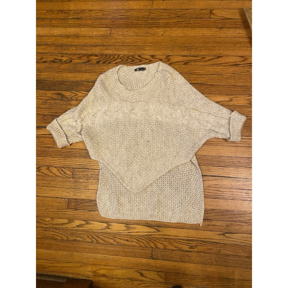 Italy Mohair Chunky Sweater Women’s Medium Cream Longer in the back
